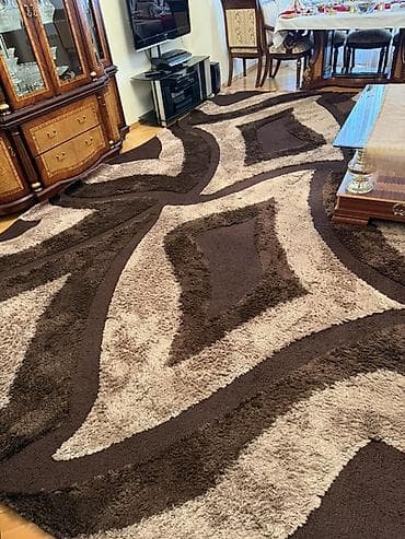 en ucuz pencere: 5 in 3 e xalça. 500 AZN. 1000 manata alınıb. 
Yuyulub verilecek — 2