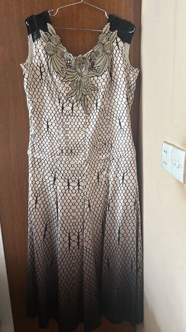 Zərif ziyafət/ayətmə paltarı - Dizayn: Bej fon üzərində qara şəbəkə