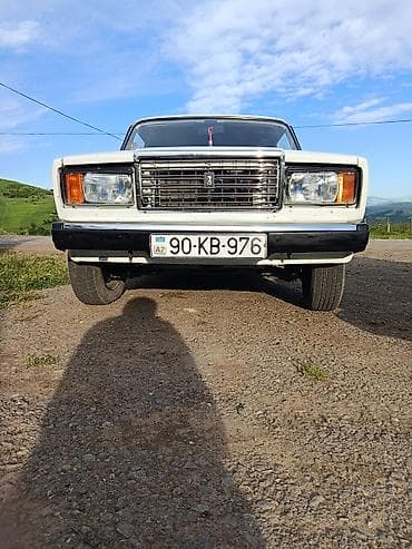tofaş satış: VAZ 2107 sedan – ağ rəng, 4 qapı, arxaötürücü. Klassik künclü kuzov — 4
