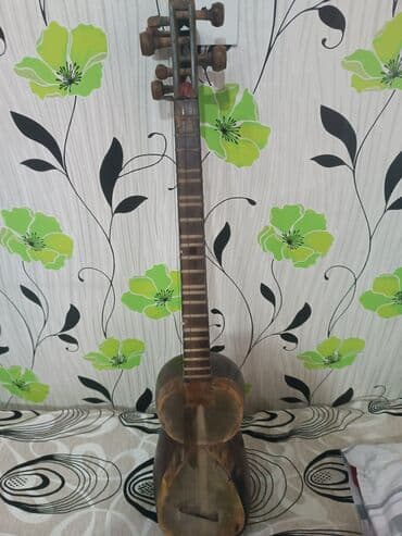 Флейты: Tar. Musiqi aləti. 150. il yaşı var
Unvan yeni yasamal — 1