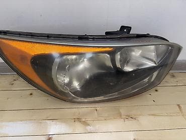 011 faralari: Sol, Yaxın və uzaq vuran işıqlar Toyota, Orijinal, ABŞ — 1