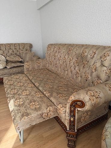 mini masa: İşlənmiş, Klassik divan, Qonaq otağı üçün, Açılmayan, İtaliya — 1