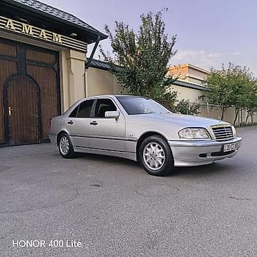 Mercedes-Benz C 200: 2 l | Sedan