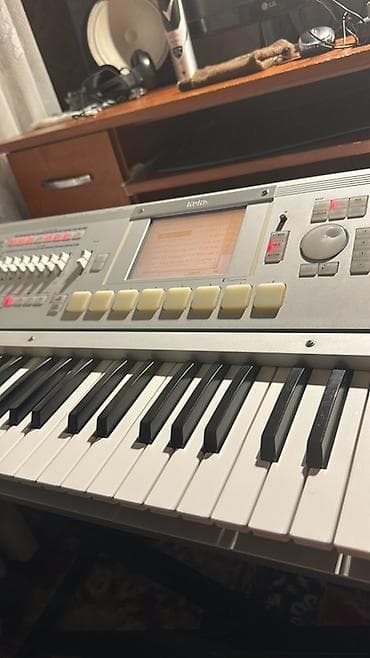 musiqi aleti: Sintezator, Korg — 2