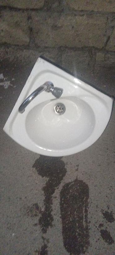borular: Künc tipli keramika əl-üz yuyan lavabo - Forma: üçbucaq/künc — 3