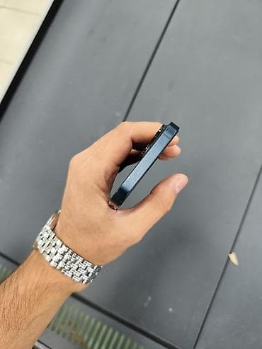 Elektronika: IPhone 13 128 yaddas 80% ustunde 4 Kabro Hediyye verirem 2 eded 13 — 2