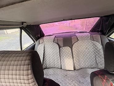 volkswagen tiguan ii: Mercedes-Benz 190 (W201) sedan - Kuzov: 4 qapılı sedan, qara rəngdə — 5