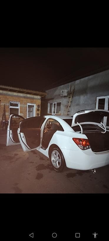 led isiq: Chevrolet Cruze: 1.4 l | 2015 il 3 km Sedan — 8