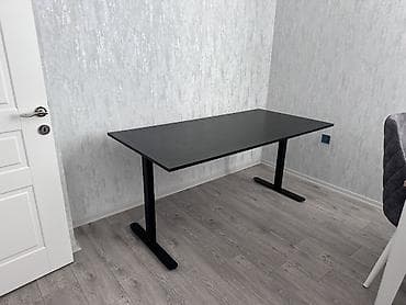 Minimalist iş/oxu masası - Rəng: mat qara - Forma: düzbucaqlı üstlük