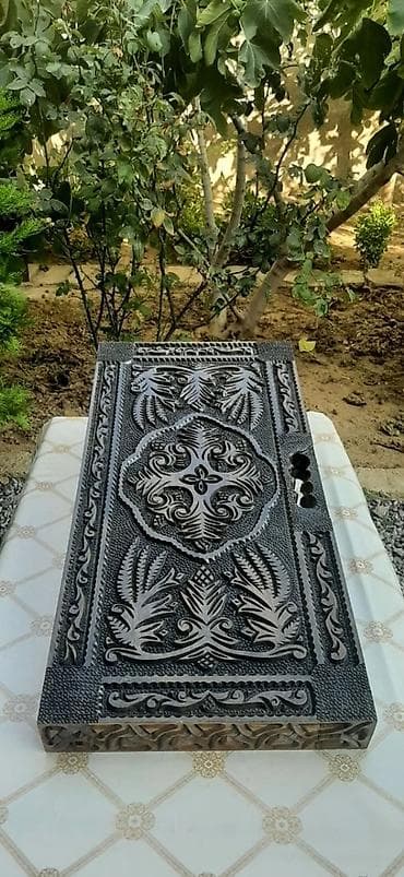 nerd taxda: Qoz agacinan hazırlanmış, naxışlı səthə malik nard dəsti. Qara və — 2