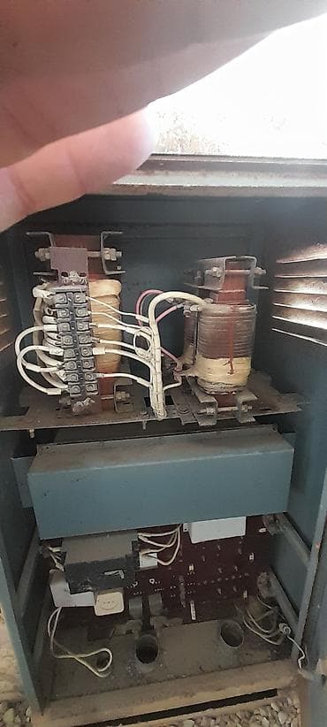 islenmis demir borular: Sənaye tipli gərginlik tənzimləyicisi / avtomatik stabilizator (şkaf — 1