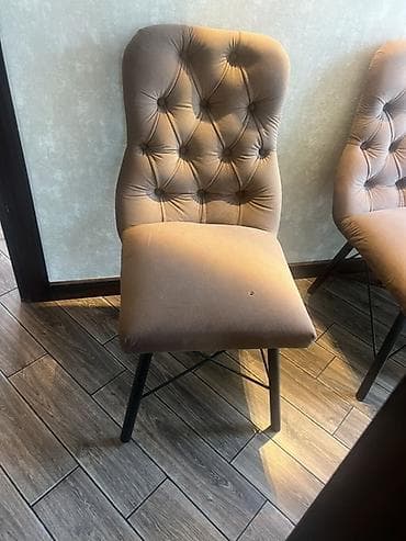 stulla: Yumşaq oturacaqlı, düyməli kapitone arxa dayaqlı yemək otağı/kafe — 1