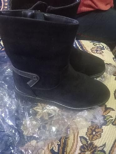 Qara rəngli qadın qış çəkmələri - Material: yumşaq süet görünüşlü üst