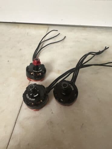 phantom 3 запчасти: 2205 KV2300 fırçasız motor .dronlar üçün nəzərdə tutulmuşdur. 5-7 — 1