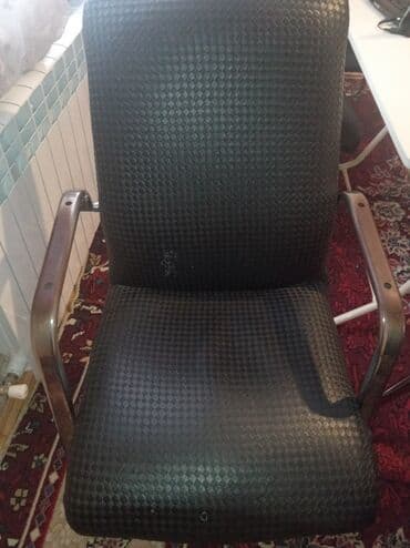 офисные стулья доставка: Stullar satılır. Qara dermantin üzlüklüdür. Dayaq hissə dəmir. 4-ü bir — 2
