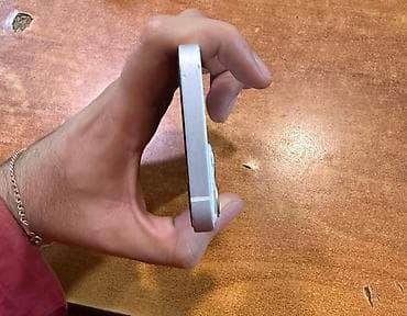 Находки, отдам даром: İphone 13 
Pil 82% hərşeyi işləyir 
450 m — 4