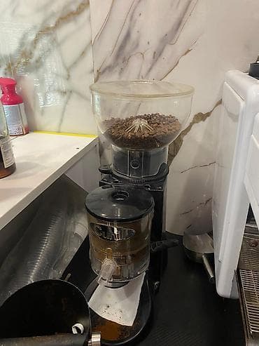 Restoran, kafe avadanlığı: Kofe aparati 7500 azn e alinib Kofe uyuden 1200 azn e alinib — 9