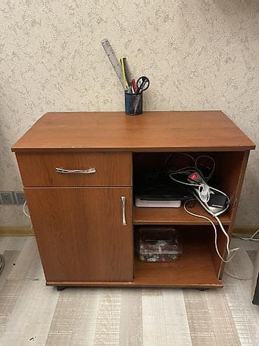 taxta: Ofis mebelləri dəsti Tərkib: - İş masası: klassik düzbucaqlı forma — 4