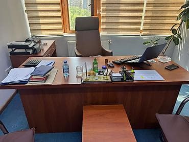 sac stolu: Ofis mebel dəsti – klassik qəhvəyi ağac fakturalı Tərkibi: - İş — 7