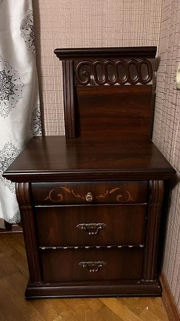 isti su: Klassik tərzdə yataq otağı mebel dəsti Tərkib: - 4 qapılı, sürgülü — 3