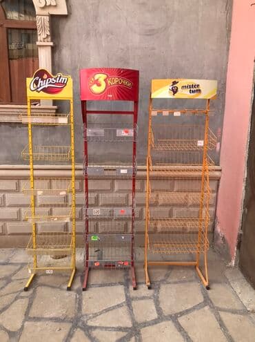 işlənmiş vitrinlər: Üç ədəd metal ticarət rəfi dəsti. Rəflər yüngül metal konstruksiyadan — 2