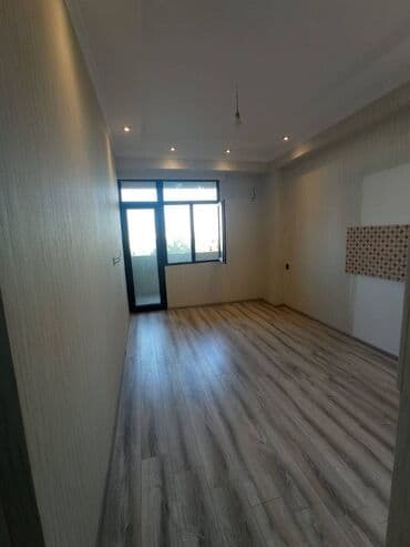 mingecevirde 3 otaqli evler: Qaraçuxur qəs., 3 otaqlı, Yeni tikili, 60 kv. m — 1