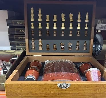 Dəri örtüklü metal flakon dəsti – “Azerbaijan/Baku” temalı suvenir