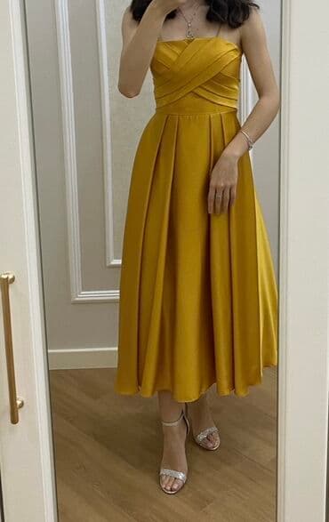 Ölçü 34 Qızılı-sarı rəngdə zərif ziyafət/libas - Model: çiyinləri