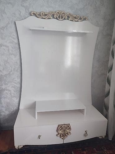 Düz TV altlığı, Polkalı, Laminat — 1