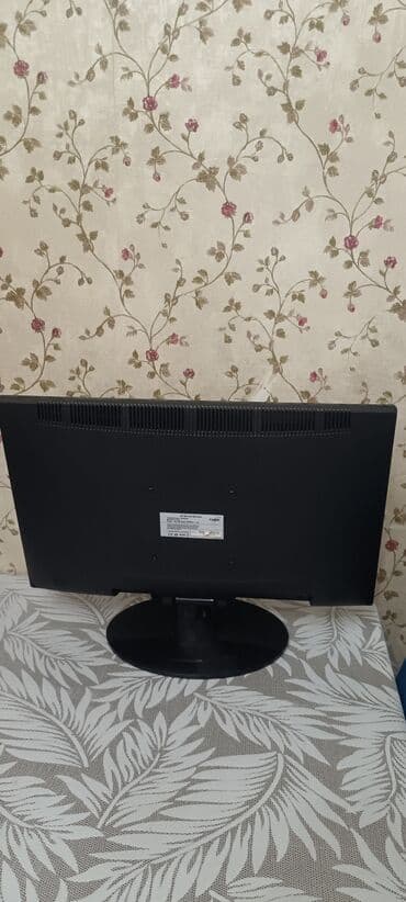 monitor 19: HP 20” LCD monitor - Model: HP 2009m (ön paneldə “HP 2009m” qeyd — 3