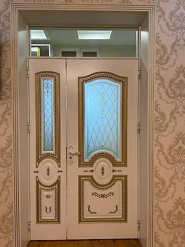 Razılaşma yolu ilə İkiyarpaq daxili qapı – klassik barokko üslubunda