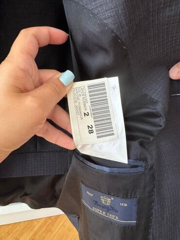 göy rəngli kişi cemperləri: Zingal Riche brendindən tünd göy rəngli kişi kostyumu. Kostyum iki — 13