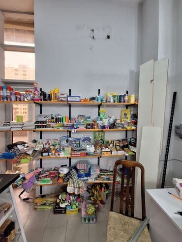 işlənmiş vitrinlər: Şüşə vitrinler, şkaf, asilqan panel ve polkalar satilir. normal — 3