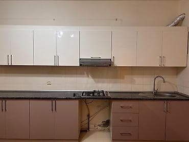 Ev üçün mebel: Mətbəx mebeli satılır 500₼. Ölçü 4m. Üzərində moyka verilir. Ünvan — 1