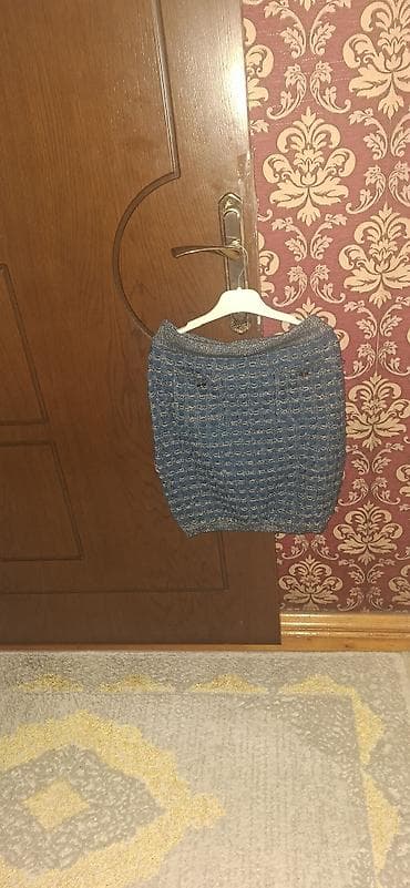 Qadın yubkası – toxuma fakturalı, tünd mavi rəngdə - Model