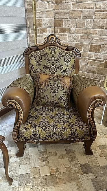 quxna divan: Klassik üslubda dəst: 1 ədəd ikioturacaqlı divan və 2 ədəd kreslo - — 2