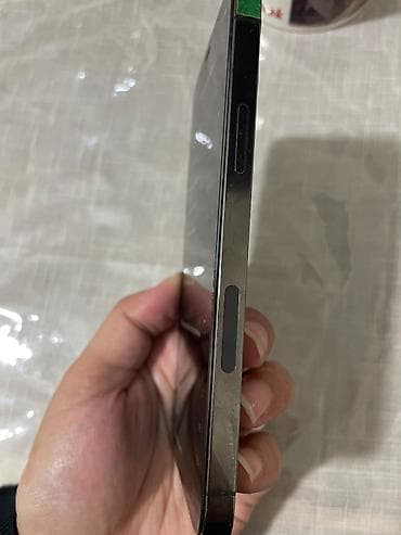macbook air m4: IPhone 12 Pro, Graphite — 1
