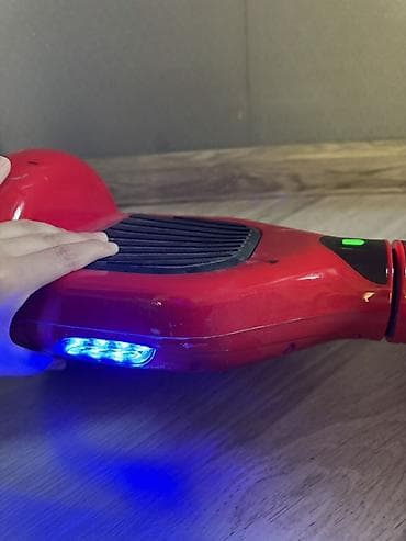 Qırmızı rəngli iki təkərli hoverboard (self-balansing skuter) - Rəng — 3