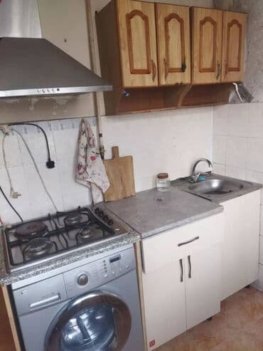 evler bineqedide: Nəsimi rayonu,4 mkr,Əcəmi metrosu yaxınlığında,5 mərtəbəli — 2