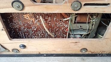 maşın kolleksiyası: RETRO “Rekord” stolüstü radio-grammofon - Korpus: taxta kabinet, ön — 3