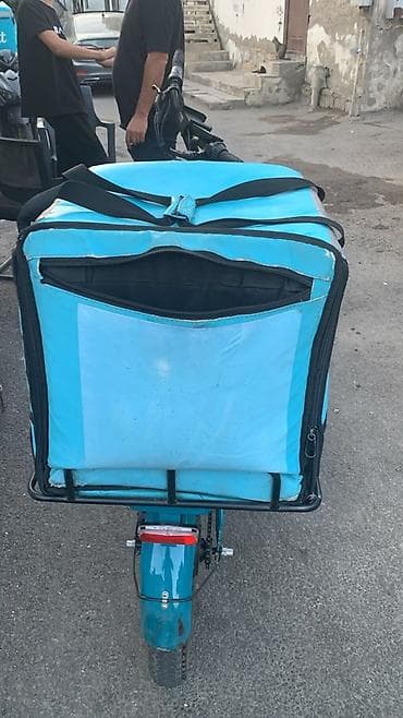 12 azn Mavi rəngli termo kuryer çantası birdənə Çiynı taxılan hissədə lalafo.az -da 12 azn Mavi rəngli termo kuryer çantası birdənə Çiynı taxılan hissədə