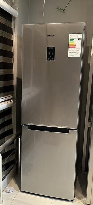 Samsung iki qapılı soyuducu (alt hissə dondurucu) Tecili xarice lalafo.az -da Samsung iki qapılı soyuducu (alt hissə dondurucu) Tecili xarice