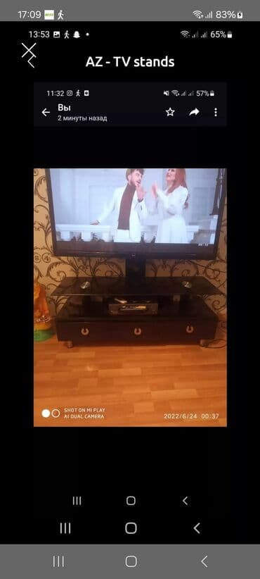 Düz TV altlığı, Polkalı, Şüşəli