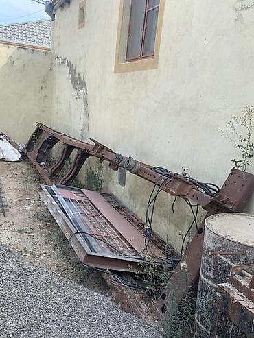 qelem seti: Məhsul: Ağır yük avtomobilinin metal şassisi/raması Təsvir: - — 2