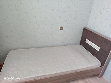Tək nəfərlik çarpayı və döşək dəsti - Ölçü: təxminən 90x190 sm (tək