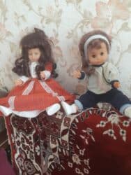 yeni doğulmuşlar üçün adamcıqlar: İki ədəd klassik oyuncaq kukla dəsti. - Kukla 1: Uzun qəhvəyi saçlı — 1