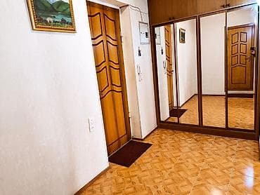 Səməd Vurgun bağı ilə üz bə üz 5 mərtəbəli Stalinka binanın 4-cü — 8