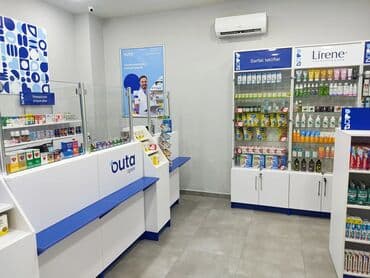 Mağaza arabaları: Aptek və ya mağaza üçün ideal olan bu mebel dəsti geniş rəflər və şüşə — 3