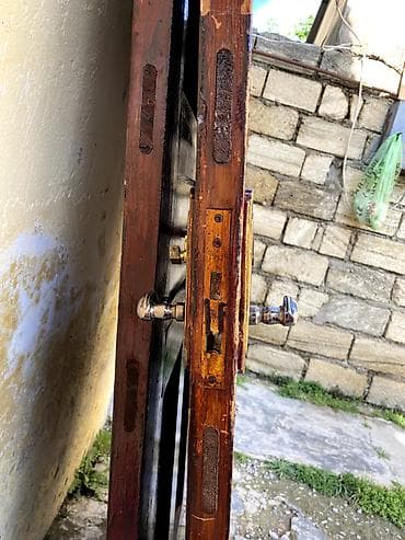 Taxta qapi, biri 25 azn, 5 ededdir,temiz taxtadır . Unvan : Yasamal lalafo.az -da Taxta qapi, biri 25 azn, 5 ededdir,temiz taxtadır . Unvan : Yasamal