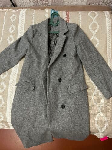 Satilir palto aciq boz rəngdə cox gözəl bir modeldi razmer 40 lalafo.az -da Satilir palto aciq boz rəngdə cox gözəl bir modeldi razmer 40